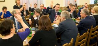 Projekt, który ma zagwarantować chorym dostęp do preparatów z konopi, trafi do drugiego czytania